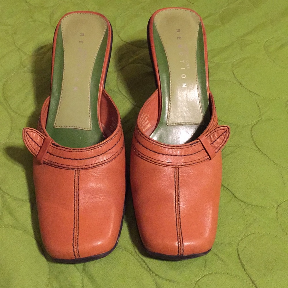 Tan mules